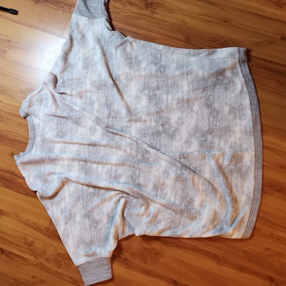 LULAROE Tracy Cocoon Cardigan Size Medium Soft Short Sleeve NWT - Picture 4 of 6